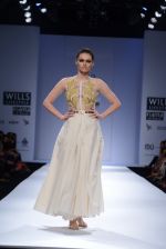 Model walks the ramp for Samant Chuhan Show at Wills Lifestyle India Fashion Week 2013 Day 2 in Mumbai on 14th March 2013 (73).JPG